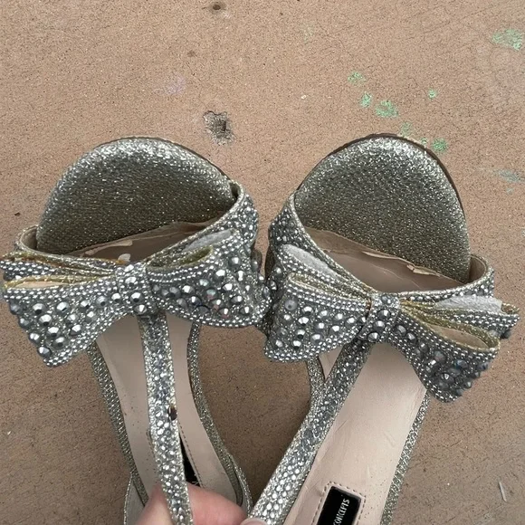 Inc silver rhinestone strappy heel with bows SZ7.5- flaw-missing stone + peeling - Picture 7 of 8